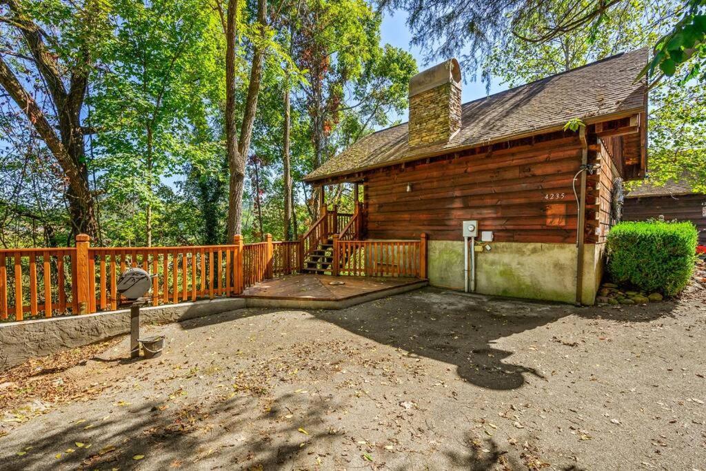 Do Not Disturb - Pigeon Forge Smoky Mountain Studio Cabin, Hot Tub, Fireplace Luaran gambar