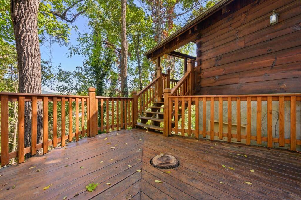 Do Not Disturb - Pigeon Forge Smoky Mountain Studio Cabin, Hot Tub, Fireplace Luaran gambar