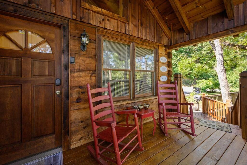 Do Not Disturb - Pigeon Forge Smoky Mountain Studio Cabin, Hot Tub, Fireplace Luaran gambar